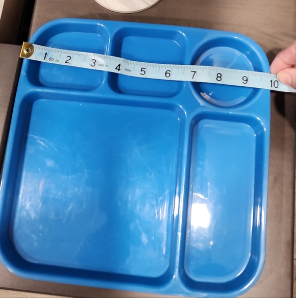 Set of FOUR Blue Plastic Compartment Plates - Picture 5 of 9